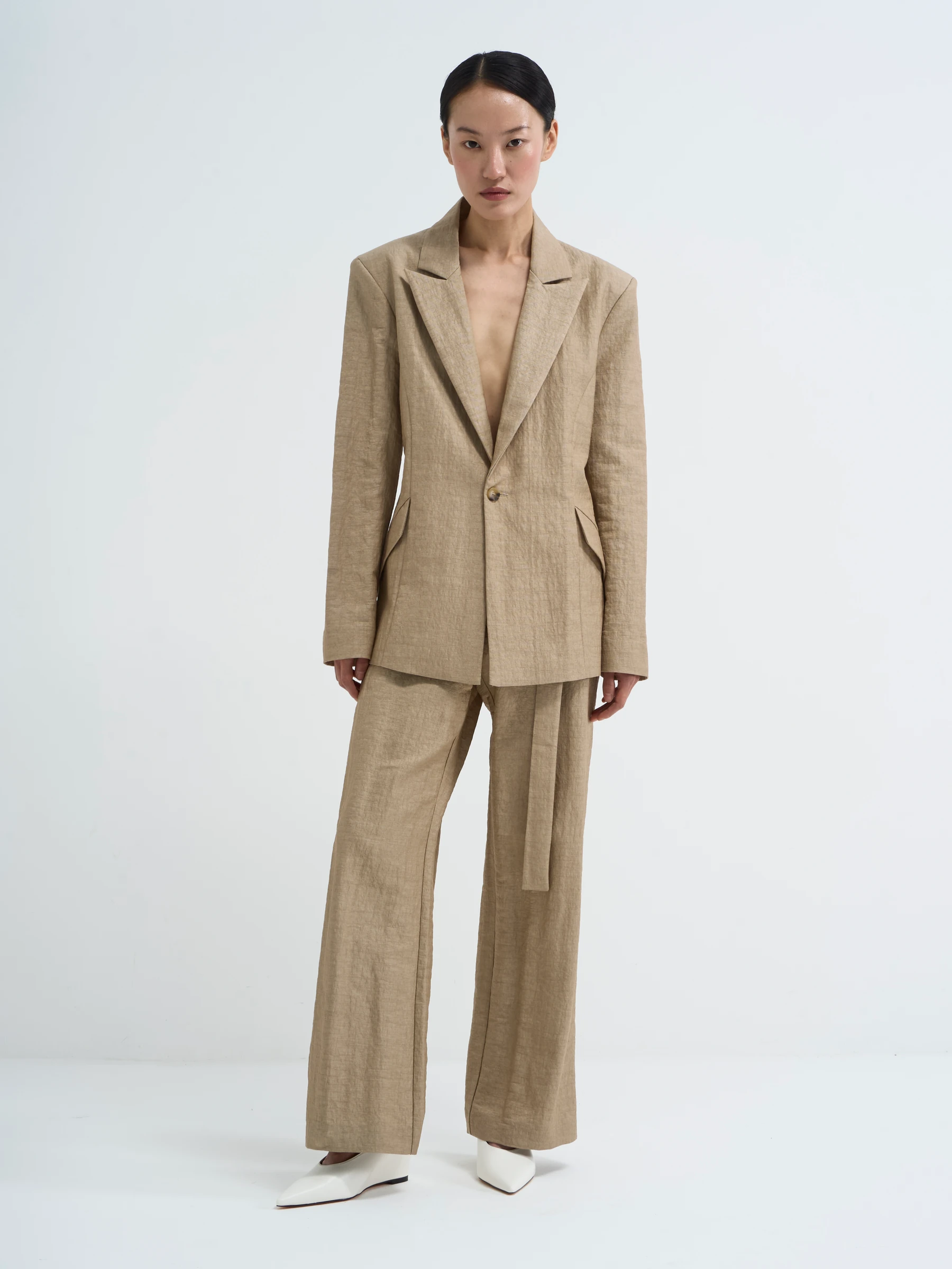 Beige backless blazer in Foxing, front view