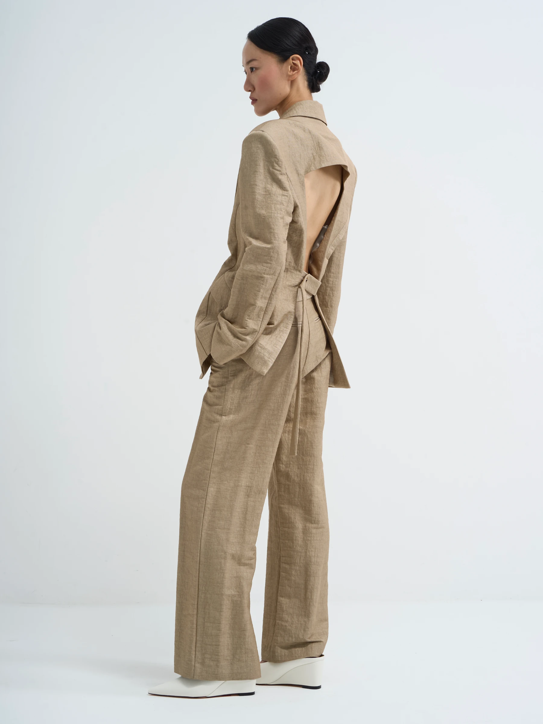 Beige backless blazer in Foxing, side view
