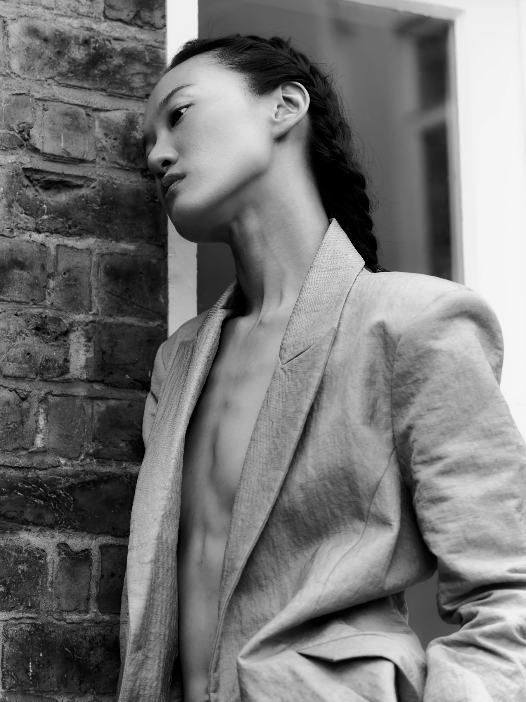 Beige backless blazer in Foxing, side view